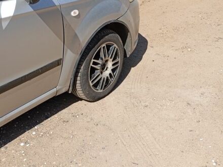 Серый Шевроле Авео, объемом двигателя 1.5 л и пробегом 300 тыс. км за 3000 $, фото 1 на Automoto.ua