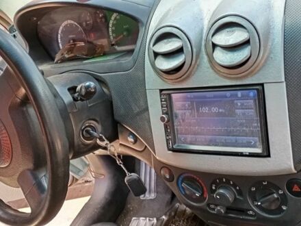 Серый Шевроле Авео, объемом двигателя 1.5 л и пробегом 300 тыс. км за 2999 $, фото 1 на Automoto.ua