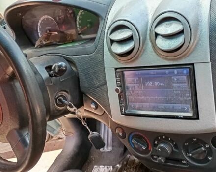 Серый Шевроле Авео, объемом двигателя 1.5 л и пробегом 300 тыс. км за 2999 $, фото 1 на Automoto.ua