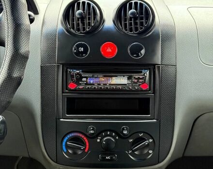 Шевроле Авео 2005 в Сумах на Automoto.ua Синий Шевроле Авео, объемом двигателя 1.5 л и пробегом 145 тыс. км за 2350 $, фото 4 на Automoto.ua