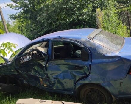 Синій Шевроле Авео, об'ємом двигуна 1.5 л та пробігом 150 тис. км за 950 $, фото 2 на Automoto.ua