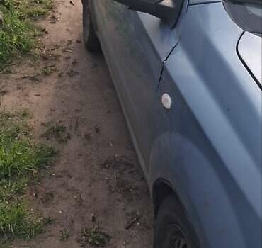 Синий Шевроле Авео, объемом двигателя 1.6 л и пробегом 310 тыс. км за 1550 $, фото 2 на Automoto.ua