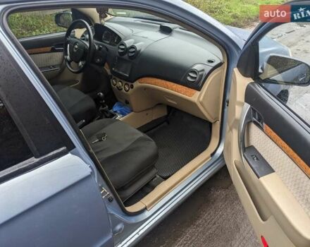 Синий Шевроле Авео, объемом двигателя 1.6 л и пробегом 270 тыс. км за 5000 $, фото 2 на Automoto.ua