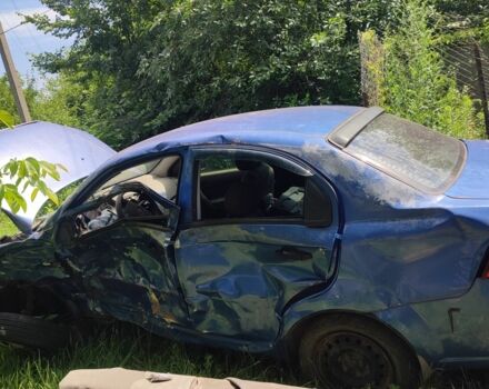 Синий Шевроле Авео, объемом двигателя 1.5 л и пробегом 170 тыс. км за 999 $, фото 2 на Automoto.ua