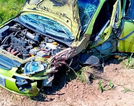 Зеленый Шевроле Авео, объемом двигателя 1.5 л и пробегом 269 тыс. км за 400 $, фото 1 на Automoto.ua