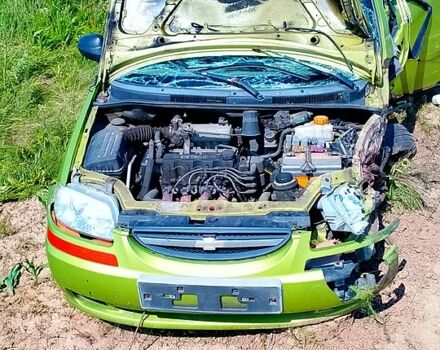 Зеленый Шевроле Авео, объемом двигателя 1.5 л и пробегом 269 тыс. км за 400 $, фото 2 на Automoto.ua