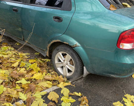 Зеленый Шевроле Авео, объемом двигателя 1.5 л и пробегом 400 тыс. км за 999 $, фото 2 на Automoto.ua