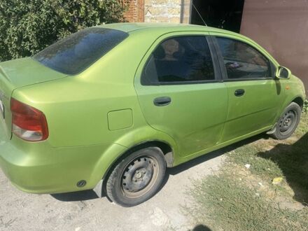 Зеленый Шевроле Авео, объемом двигателя 1.5 л и пробегом 250 тыс. км за 2400 $, фото 1 на Automoto.ua