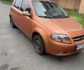 Оранжевый Шевроле Авео, объемом двигателя 1.5 л и пробегом 300 тыс. км за 1800 $, фото 1 на Automoto.ua