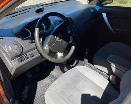 Оранжевый Шевроле Авео, объемом двигателя 1.5 л и пробегом 210 тыс. км за 3500 $, фото 5 на Automoto.ua