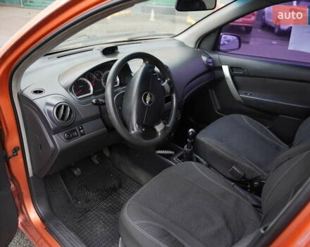 Помаранчевий Шевроле Авео, об'ємом двигуна 1.5 л та пробігом 300 тис. км за 2606 $, фото 4 на Automoto.ua