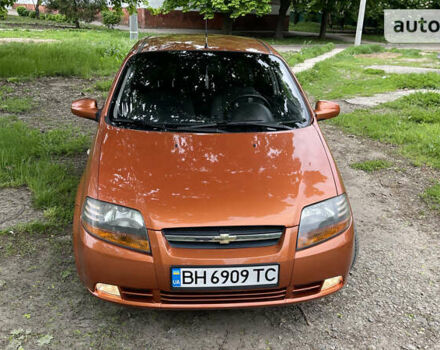 Оранжевый Шевроле Авео, объемом двигателя 1.5 л и пробегом 217 тыс. км за 3300 $, фото 1 на Automoto.ua