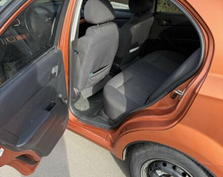 Оранжевый Шевроле Авео, объемом двигателя 1.5 л и пробегом 280 тыс. км за 3350 $, фото 4 на Automoto.ua