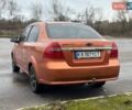 Оранжевый Шевроле Авео, объемом двигателя 1.6 л и пробегом 294 тыс. км за 2350 $, фото 2 на Automoto.ua
