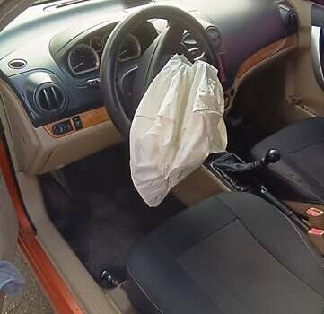 Оранжевый Шевроле Авео, объемом двигателя 1.6 л и пробегом 247 тыс. км за 1600 $, фото 8 на Automoto.ua