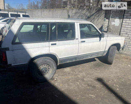 Белый Шевроле Блейзер, объемом двигателя 4.3 л и пробегом 347 тыс. км за 2650 $, фото 1 на Automoto.ua