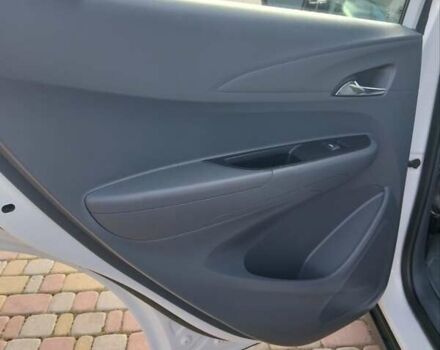 Белый Шевроле Bolt EV, объемом двигателя 0 л и пробегом 66 тыс. км за 13900 $, фото 16 на Automoto.ua