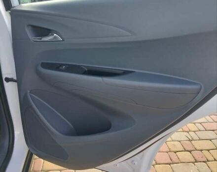 Белый Шевроле Bolt EV, объемом двигателя 0 л и пробегом 66 тыс. км за 13900 $, фото 18 на Automoto.ua