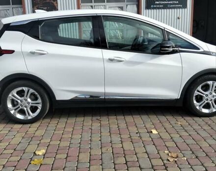 Белый Шевроле Bolt EV, объемом двигателя 0 л и пробегом 66 тыс. км за 13900 $, фото 4 на Automoto.ua