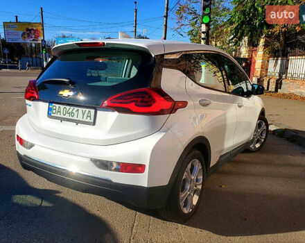 Белый Шевроле Bolt EV, объемом двигателя 0 л и пробегом 105 тыс. км за 12500 $, фото 4 на Automoto.ua
