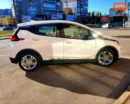 Белый Шевроле Bolt EV, объемом двигателя 0 л и пробегом 105 тыс. км за 12500 $, фото 3 на Automoto.ua