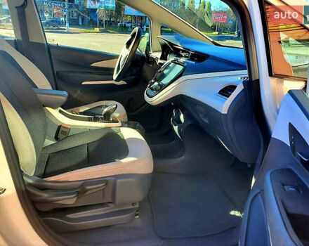 Белый Шевроле Bolt EV, объемом двигателя 0 л и пробегом 105 тыс. км за 12500 $, фото 10 на Automoto.ua