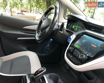 Белый Шевроле Bolt EV, объемом двигателя 0 л и пробегом 159 тыс. км за 13000 $, фото 41 на Automoto.ua