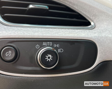 Білий Шевроле Bolt EV, об'ємом двигуна 60 л та пробігом 64 тис. км за 14700 $, фото 16 на Automoto.ua