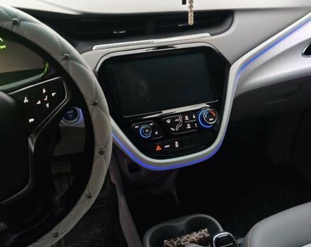 Білий Шевроле Bolt EV, об'ємом двигуна 0 л та пробігом 190 тис. км за 10500 $, фото 7 на Automoto.ua