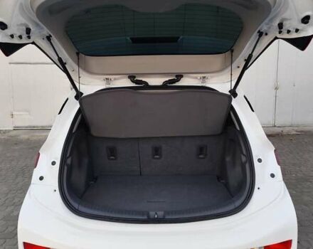 Белый Шевроле Bolt EV, объемом двигателя 0 л и пробегом 102 тыс. км за 15000 $, фото 4 на Automoto.ua