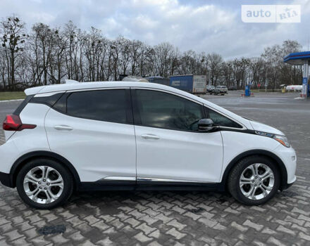 Белый Шевроле Bolt EV, объемом двигателя 0 л и пробегом 200 тыс. км за 15400 $, фото 4 на Automoto.ua