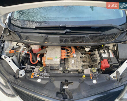 Белый Шевроле Bolt EV, объемом двигателя 0 л и пробегом 147 тыс. км за 12999 $, фото 22 на Automoto.ua