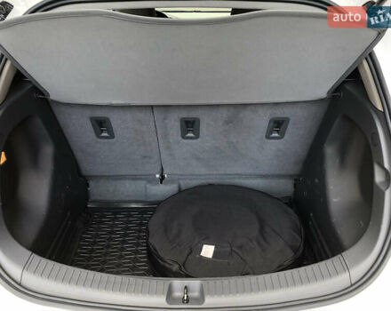 Белый Шевроле Bolt EV, объемом двигателя 0 л и пробегом 159 тыс. км за 13000 $, фото 50 на Automoto.ua