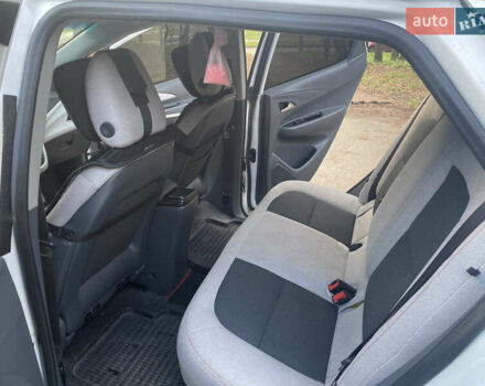 Белый Шевроле Bolt EV, объемом двигателя 0 л и пробегом 147 тыс. км за 12999 $, фото 17 на Automoto.ua