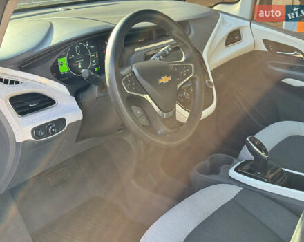 Белый Шевроле Bolt EV, объемом двигателя 0 л и пробегом 155 тыс. км за 13000 $, фото 15 на Automoto.ua