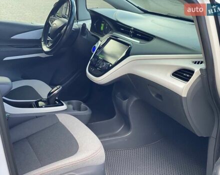 Белый Шевроле Bolt EV, объемом двигателя 0 л и пробегом 125 тыс. км за 14300 $, фото 15 на Automoto.ua