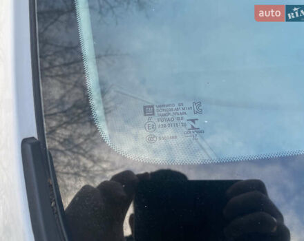 Белый Шевроле Bolt EV, объемом двигателя 0 л и пробегом 147 тыс. км за 12999 $, фото 21 на Automoto.ua