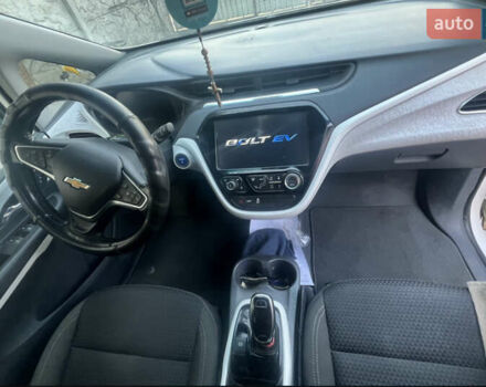 Белый Шевроле Bolt EV, объемом двигателя 0 л и пробегом 170 тыс. км за 13799 $, фото 13 на Automoto.ua