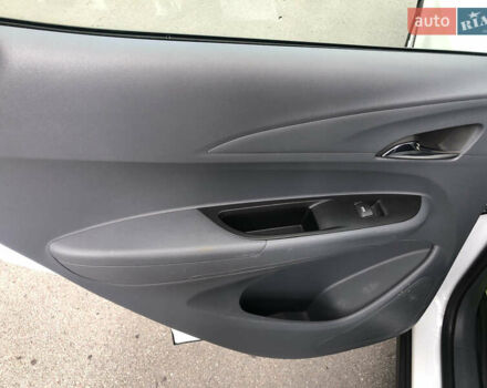 Белый Шевроле Bolt EV, объемом двигателя 0 л и пробегом 159 тыс. км за 13000 $, фото 44 на Automoto.ua