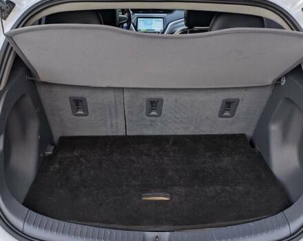 Белый Шевроле Bolt EV, объемом двигателя 0 л и пробегом 140 тыс. км за 14300 $, фото 11 на Automoto.ua