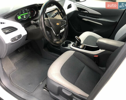 Белый Шевроле Bolt EV, объемом двигателя 0 л и пробегом 159 тыс. км за 13000 $, фото 30 на Automoto.ua