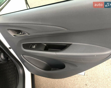 Белый Шевроле Bolt EV, объемом двигателя 0 л и пробегом 159 тыс. км за 13000 $, фото 43 на Automoto.ua