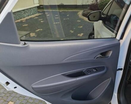 Белый Шевроле Bolt EV, объемом двигателя 0 л и пробегом 107 тыс. км за 16300 $, фото 8 на Automoto.ua