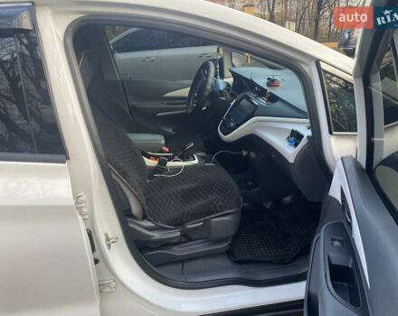 Белый Шевроле Bolt EV, объемом двигателя 0 л и пробегом 147 тыс. км за 12999 $, фото 13 на Automoto.ua