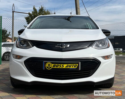 Білий Шевроле Bolt EV, об'ємом двигуна 60 л та пробігом 64 тис. км за 14700 $, фото 1 на Automoto.ua