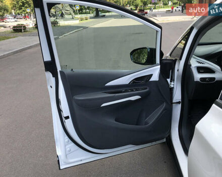 Белый Шевроле Bolt EV, объемом двигателя 0 л и пробегом 159 тыс. км за 13000 $, фото 19 на Automoto.ua