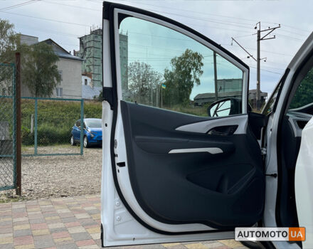 Білий Шевроле Bolt EV, об'ємом двигуна 60 л та пробігом 64 тис. км за 14700 $, фото 13 на Automoto.ua