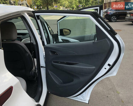 Белый Шевроле Bolt EV, объемом двигателя 0 л и пробегом 159 тыс. км за 13000 $, фото 22 на Automoto.ua