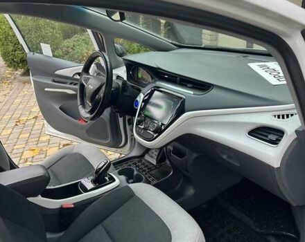 Белый Шевроле Bolt EV, объемом двигателя 0 л и пробегом 143 тыс. км за 15000 $, фото 4 на Automoto.ua