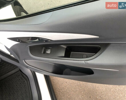 Белый Шевроле Bolt EV, объемом двигателя 0 л и пробегом 159 тыс. км за 13000 $, фото 42 на Automoto.ua